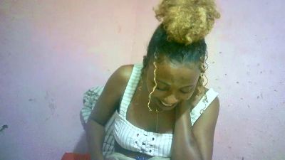 Sairah28 live cam on Cam4