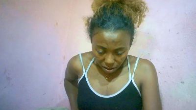 Sairah28 live cam on Cam4