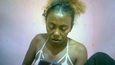 Sairah28 live cam on Cam4