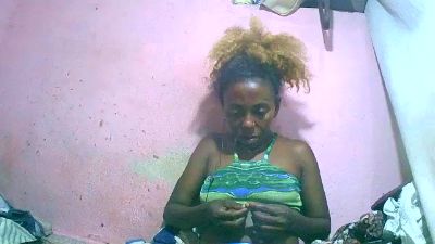 Sairah28 live cam on Cam4