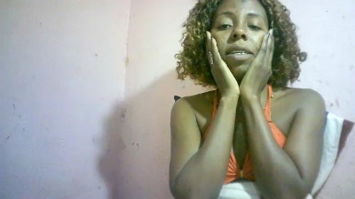 Sairah28 live cam on Cam4