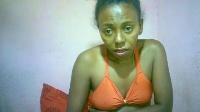 Sairah28 live cam on Cam4