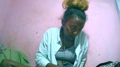 Sairah28 live cam on Cam4