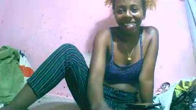 Sairah28 live cam on Cam4