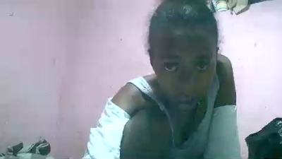 Sairah28 live cam on Cam4