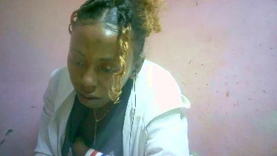 Sairah28 live cam on Cam4