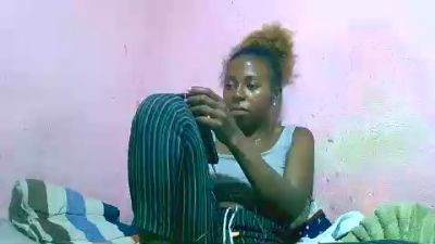 Sairah28 live cam on Cam4