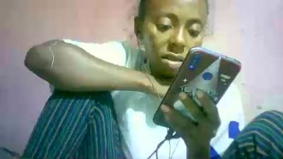 Sairah28 live cam on Cam4