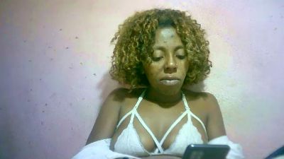 Sairah28 live cam on Cam4