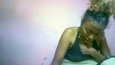 Sairah28 live cam on Cam4