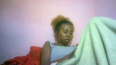 Sairah28 live cam on Cam4