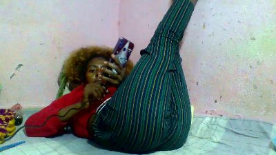 Sairah28 live cam on Cam4