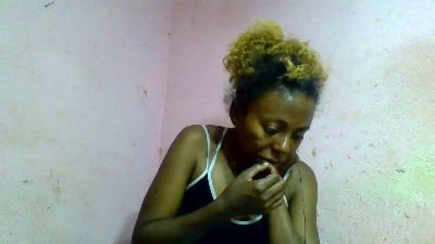 Sairah28 live cam on Cam4