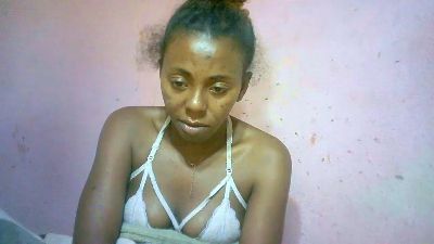 Sairah28 live cam on Cam4