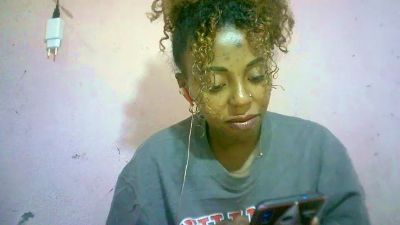 Sairah28 live cam on Cam4