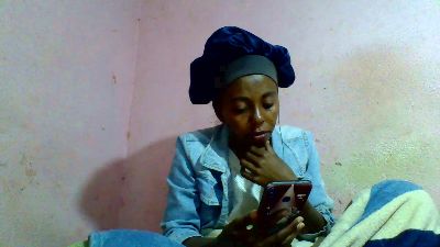 Sairah28 live cam on Cam4