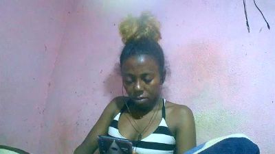 Sairah28 live cam on Cam4