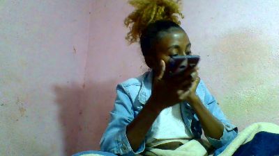Sairah28 live cam on Cam4