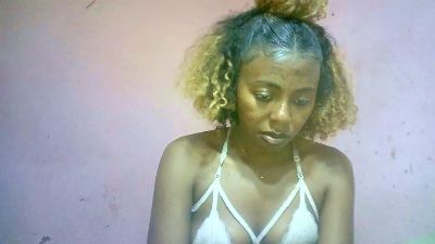Sairah28 live cam on Cam4