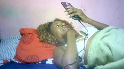 Sairah28 live cam on Cam4