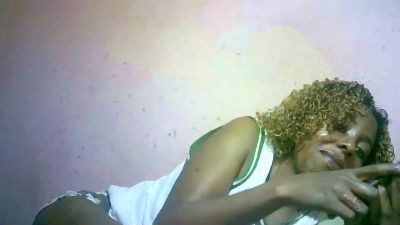 Sairah28 live cam on Cam4