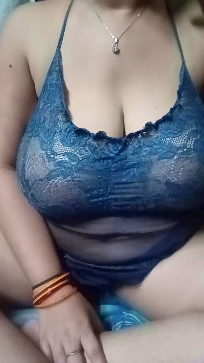 Sajida36 live cam on Cam4