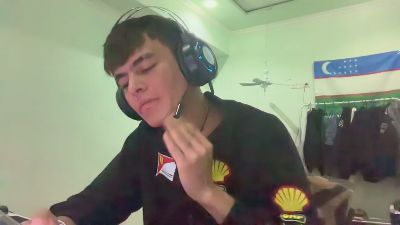 Saker live cam on Cam4