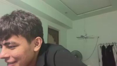 Saker live cam on Cam4