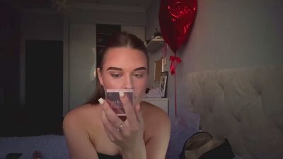 SalenaBennage live cam on Cam4