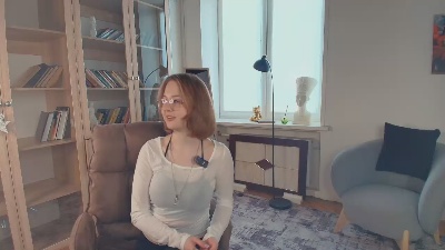 SallyHargrave live female webcam from France