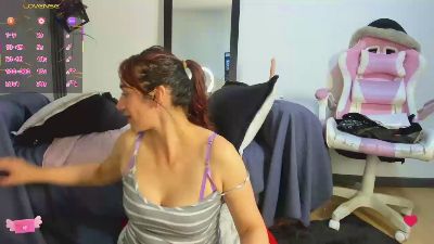 Samaanthaa1 live cam on Cam4