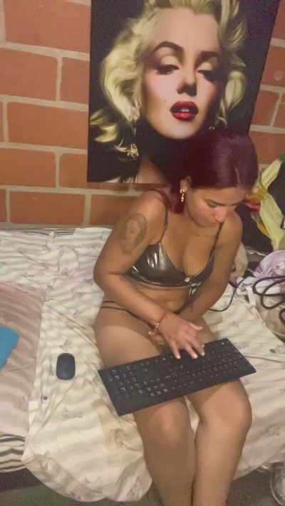 Sammy2_5 live cam on Cam4
