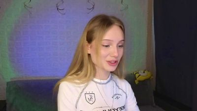 SandraSanvee live cam on Cam4