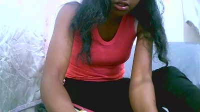 Sandratriniaina live cam on Cam4