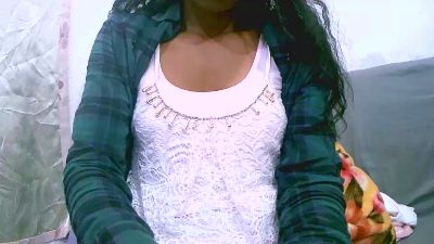 Sandratriniaina live cam on Cam4