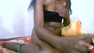 Sandratriniaina live cam on Cam4