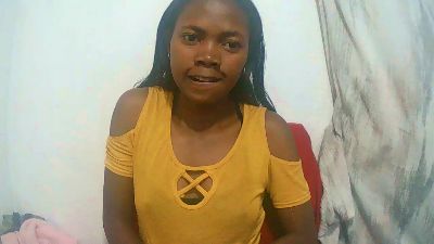 Sandratriniaina live cam on Cam4