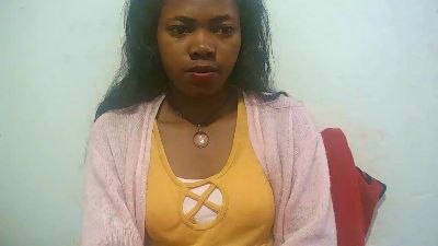 Sandratriniaina live cam on Cam4
