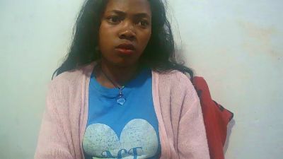 Sandratriniaina live cam on Cam4