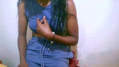 Sandratriniaina live cam on Cam4