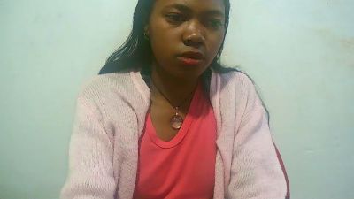 Sandratriniaina live cam on Cam4