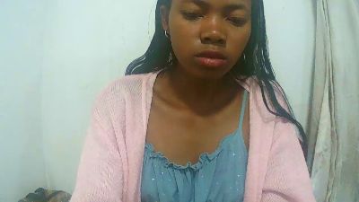 Sandratriniaina live cam on Cam4