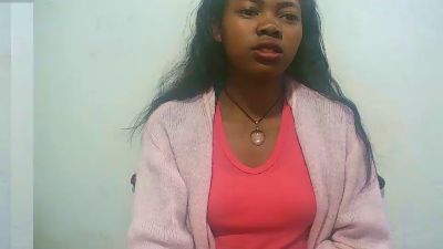 Sandratriniaina live cam on Cam4