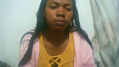 Sandratriniaina live cam on Cam4
