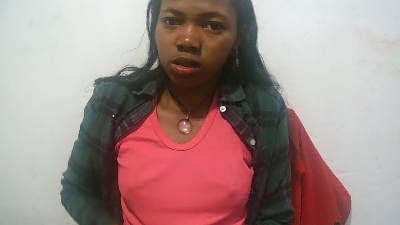 Sandratriniaina live cam on Cam4