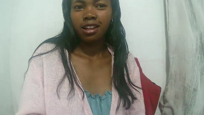 Sandratriniaina live cam on Cam4