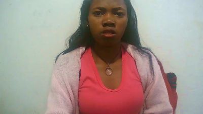 Sandratriniaina live cam on Cam4
