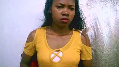 Sandratriniaina live cam on Cam4