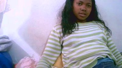 Sandratriniaina live cam on Cam4