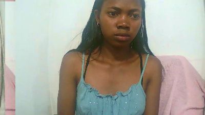 Sandratriniaina live cam on Cam4
